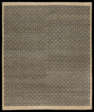 Patterned wool rug with geometric design 