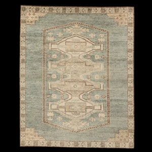 Decorative rug with geometric pattern 