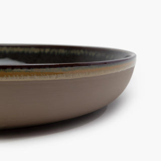 Ceramic bowl with a gradient design 