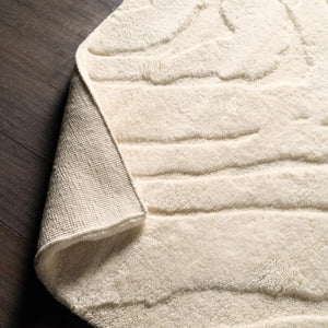 Beige textured area rug with wavy pattern 