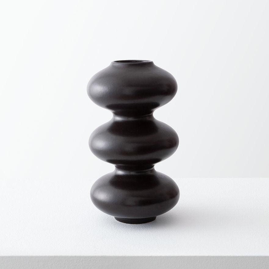 elysian collective Wave Form Vases, Black color, by designer Forma Rosa