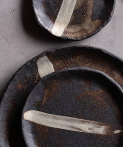 samekh black stoneware dinner plate